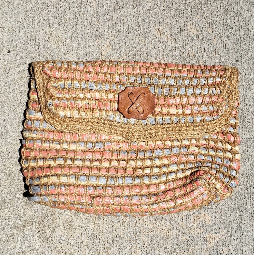 Beachy pouch